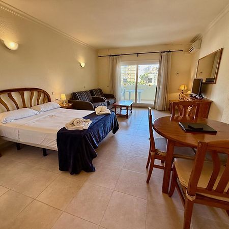 Kingfisher Apartments Benal Beach เบนัลมาเดนา ภายนอก รูปภาพ
