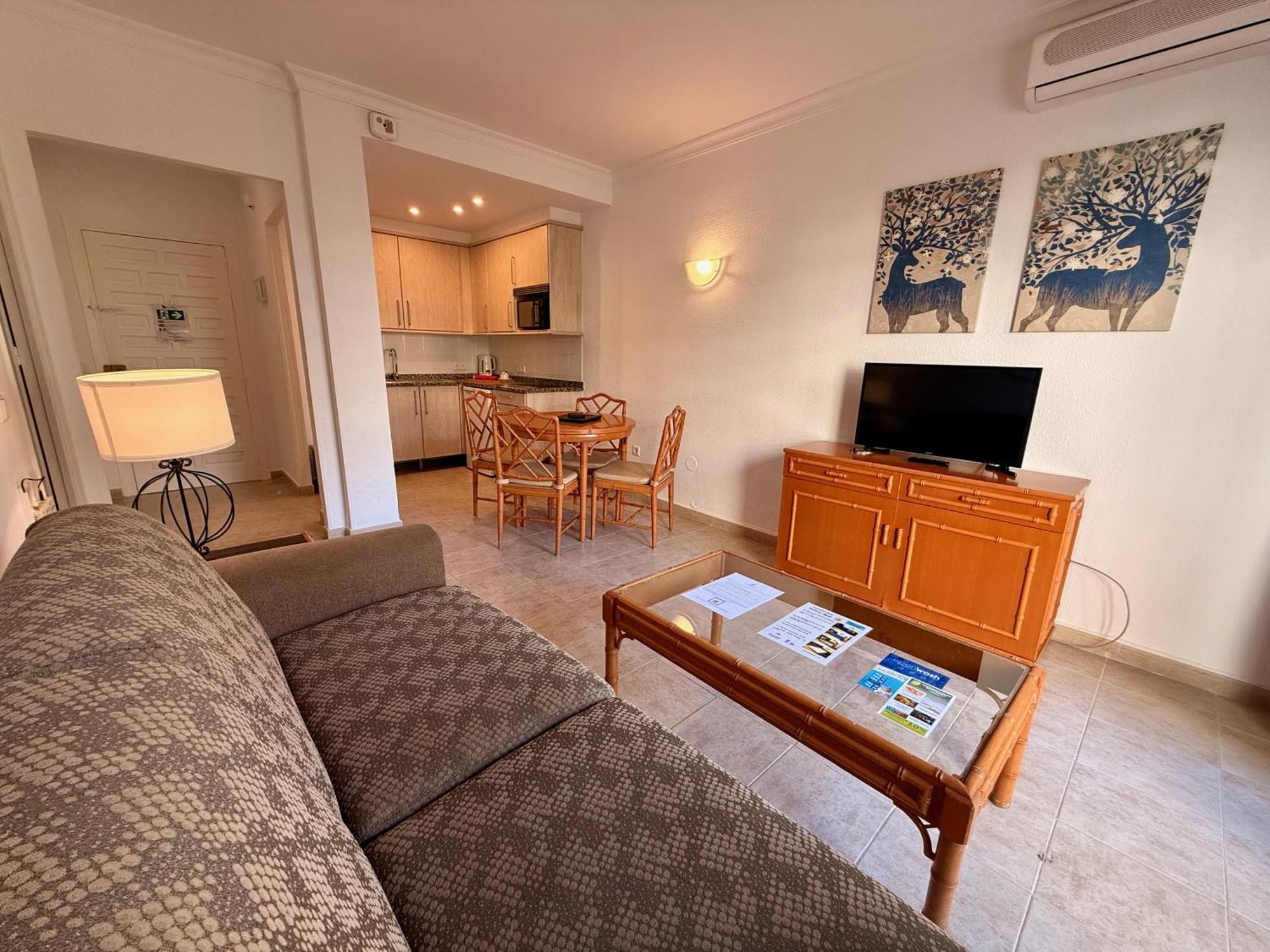 Kingfisher Apartments Benal Beach เบนัลมาเดนา ภายนอก รูปภาพ